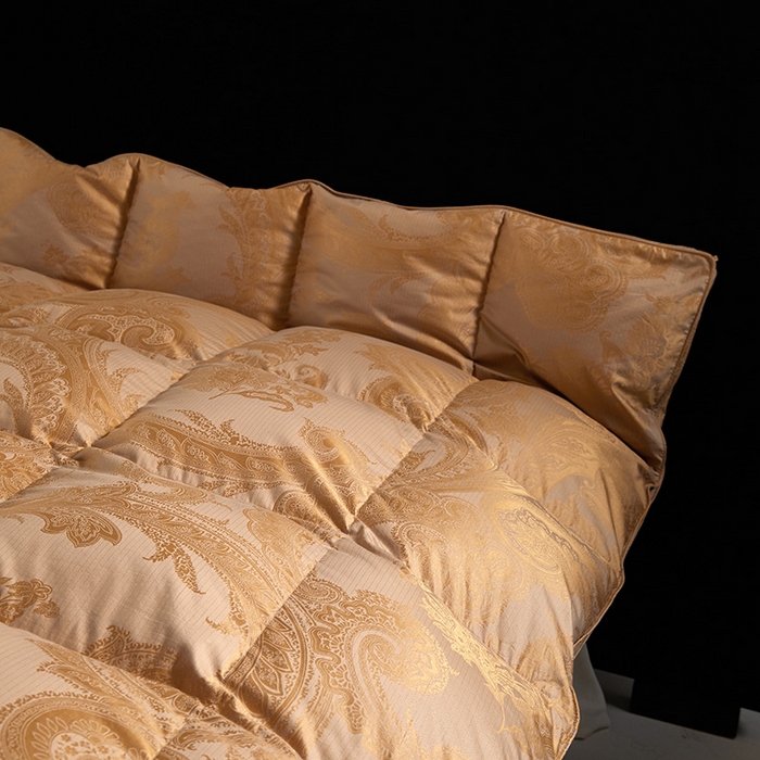 91家纺网 家纺一手货源 找家纺 华盛羽绒被壳 2025新款高精密提花高端羽绒被 金色