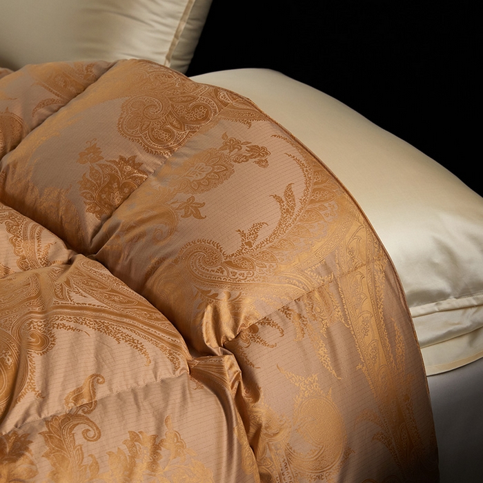 91家纺网 家纺一手货源 找家纺 华盛羽绒被壳 2025新款高精密提花高端羽绒被 金色