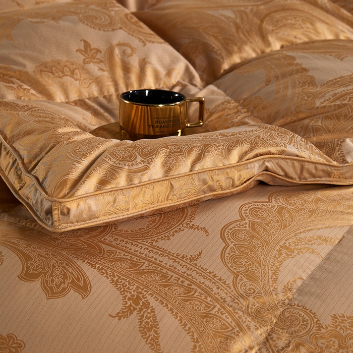 91家纺网 家纺一手货源 找家纺 华盛羽绒被壳 2025新款高精密提花高端羽绒被 金色