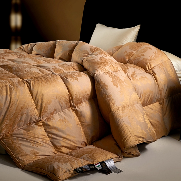 91家纺网 家纺一手货源 找家纺 华盛羽绒被壳 2025新款高精密提花高端羽绒被 金色