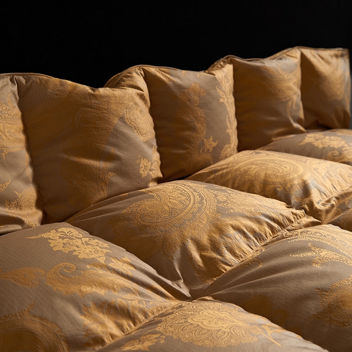 91家纺网 家纺一手货源 找家纺 华盛羽绒被壳 2025新款高精密提花高端羽绒被 金色