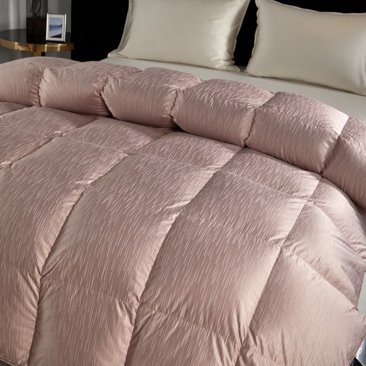 91家纺网 家纺一手货源 找家纺 华盛羽绒被壳 2025新款金丝银线羽绒被婚庆羽绒被羽绒被壳 金银丝豆沙