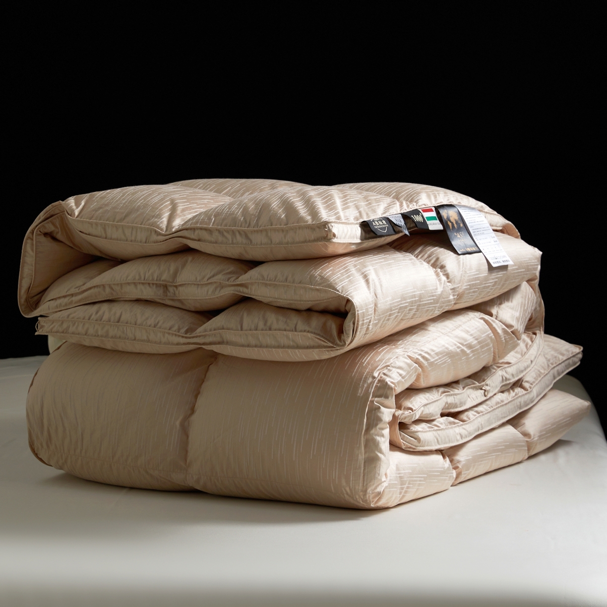 91家纺网 家纺一手货源 找家纺 华盛羽绒被壳 2025新款金丝银线羽绒被婚庆羽绒被羽绒被壳 金银丝金色