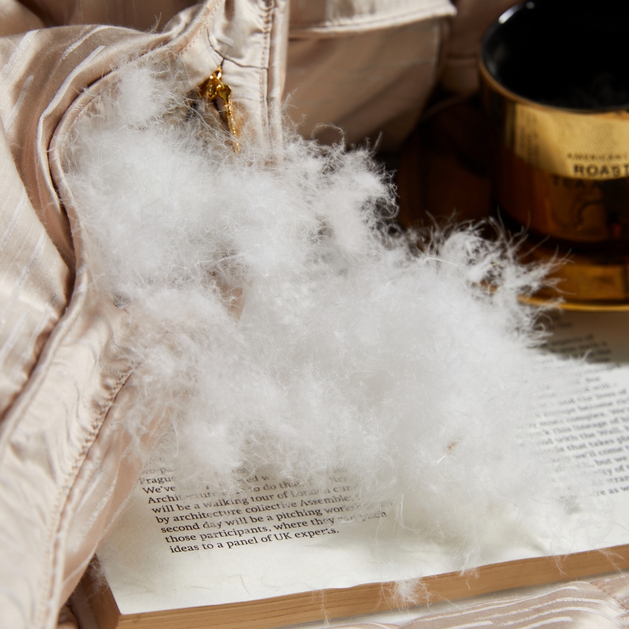 91家纺网 家纺一手货源 找家纺 华盛羽绒被壳 2025新款金丝银线羽绒被婚庆羽绒被羽绒被壳 金银丝金色