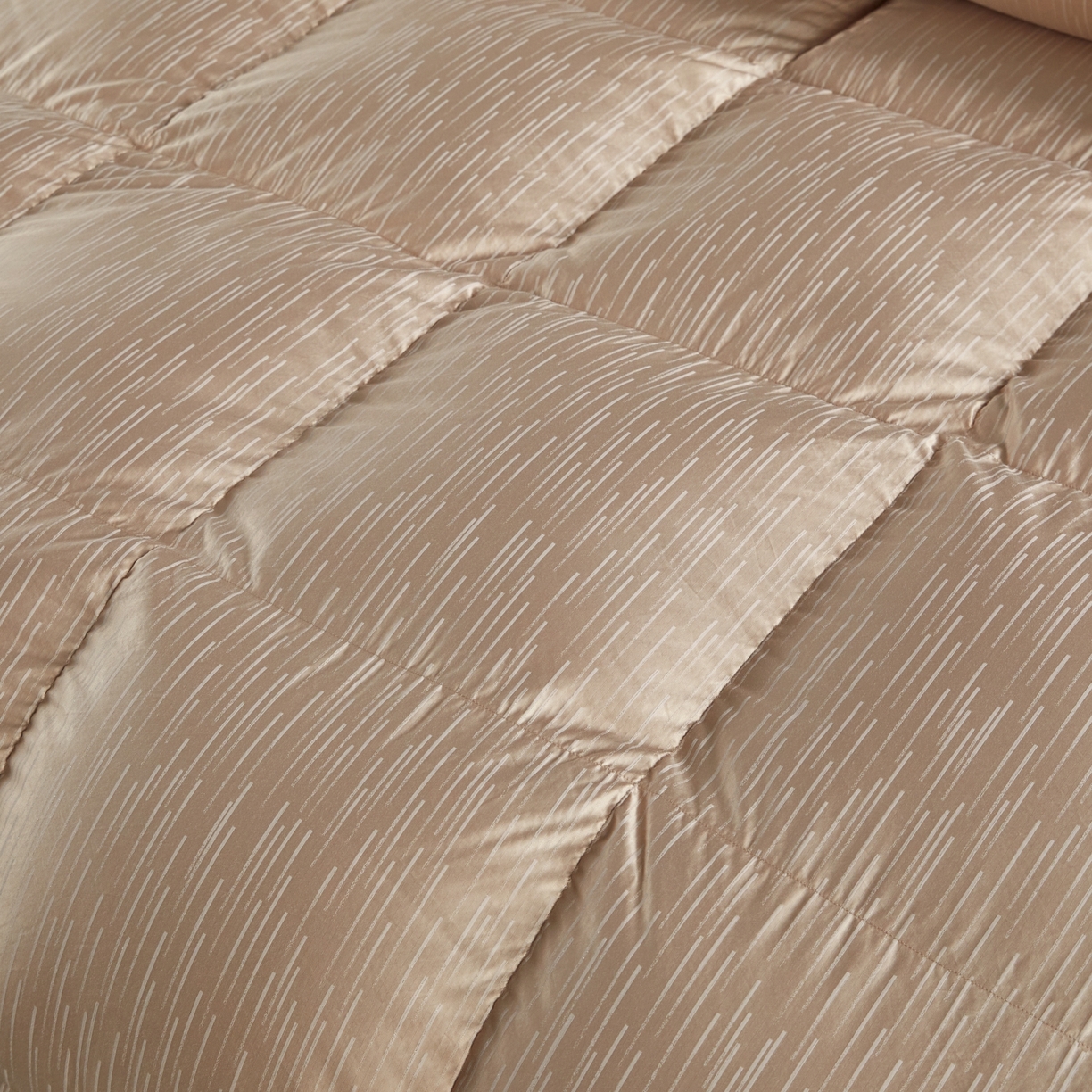 91家纺网 家纺一手货源 找家纺 华盛羽绒被壳 2025新款金丝银线羽绒被婚庆羽绒被羽绒被壳 金银丝金色