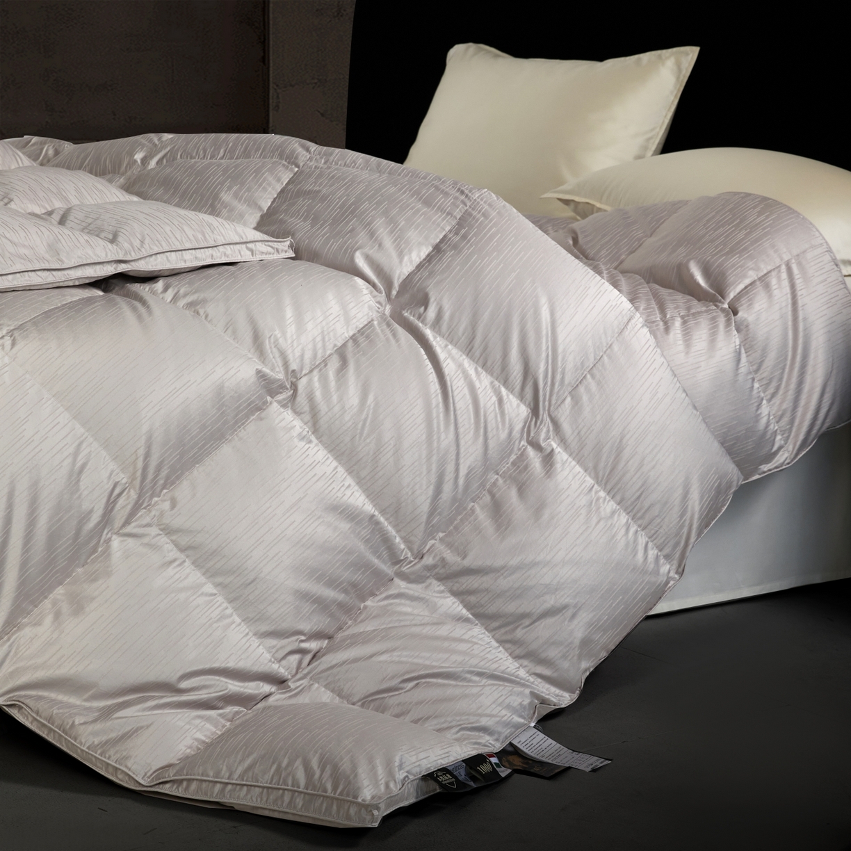 91家纺网 家纺一手货源 找家纺 华盛羽绒被壳 2025新款金丝银线羽绒被婚庆羽绒被羽绒被壳 金银丝灰色