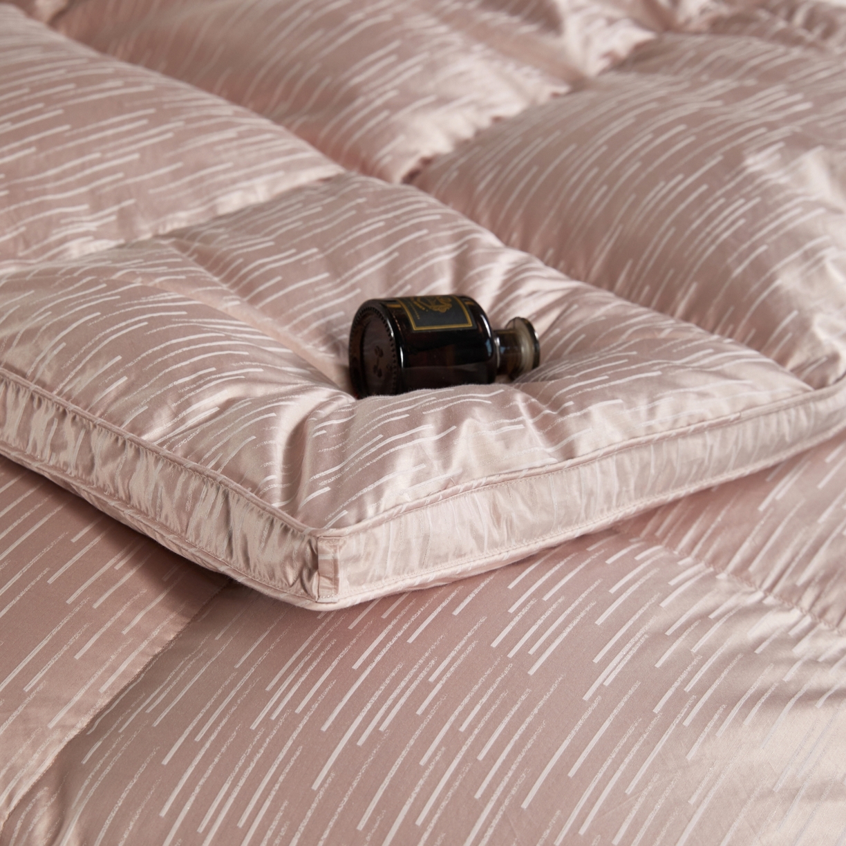 91家纺网 家纺一手货源 找家纺 （总）御眠纺羽绒被壳 2025新款金丝银线羽绒被婚庆羽绒被羽绒被壳