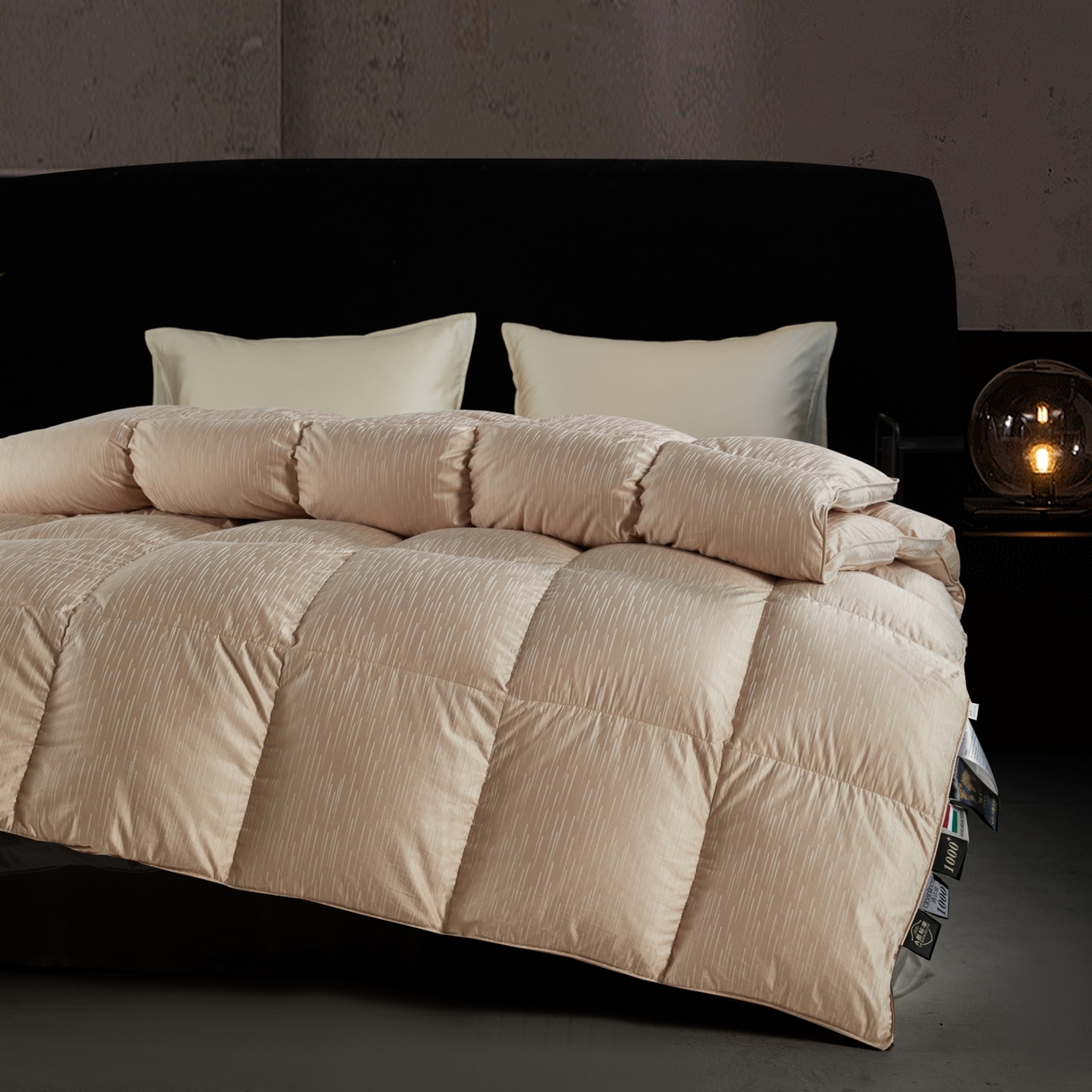 91家纺网 家纺一手货源 找家纺 御眠纺羽绒被壳 2025新款金丝银线羽绒被婚庆羽绒被羽绒被壳 金银丝金色