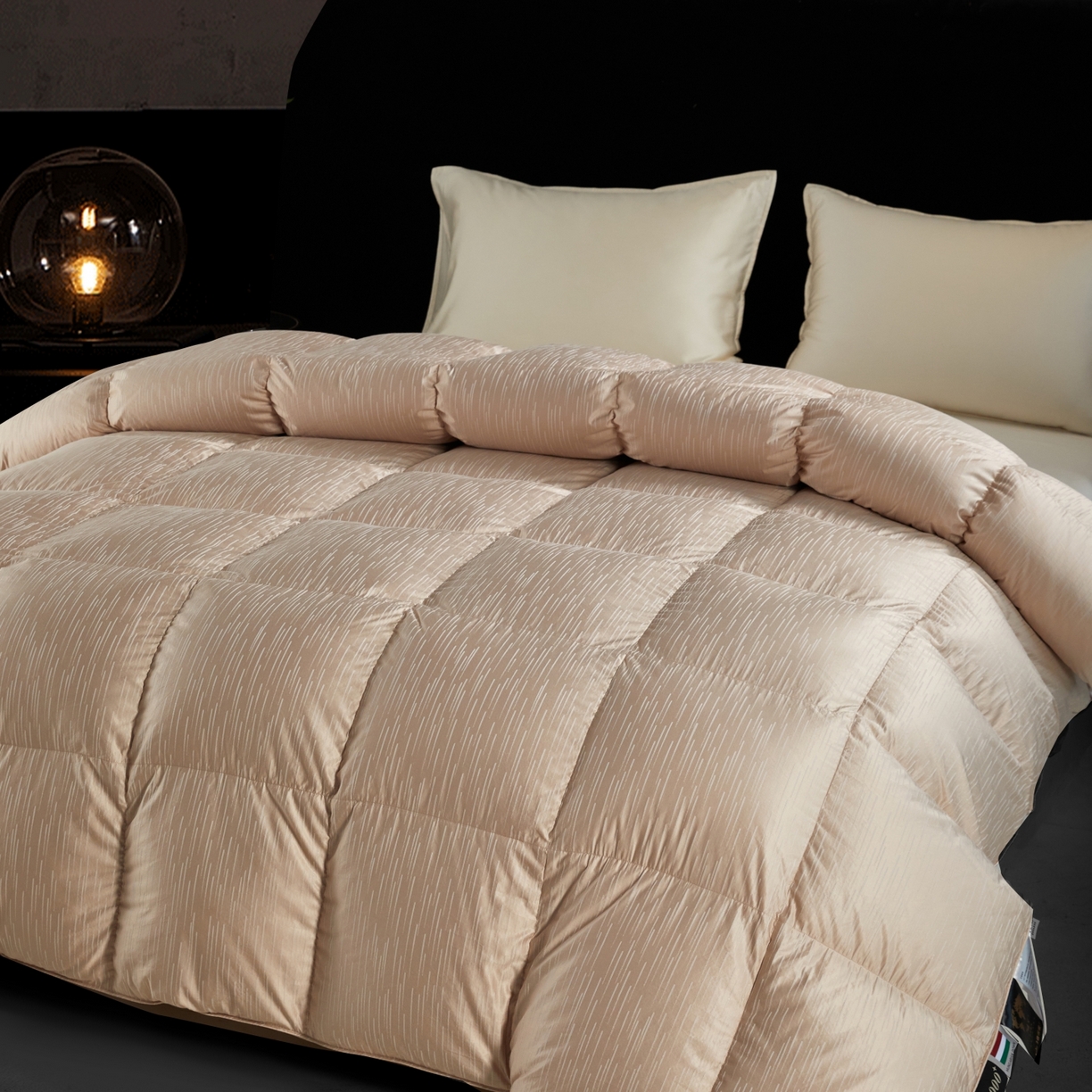 91家纺网 家纺一手货源 找家纺 御眠纺羽绒被壳 2025新款金丝银线羽绒被婚庆羽绒被羽绒被壳 金银丝金色