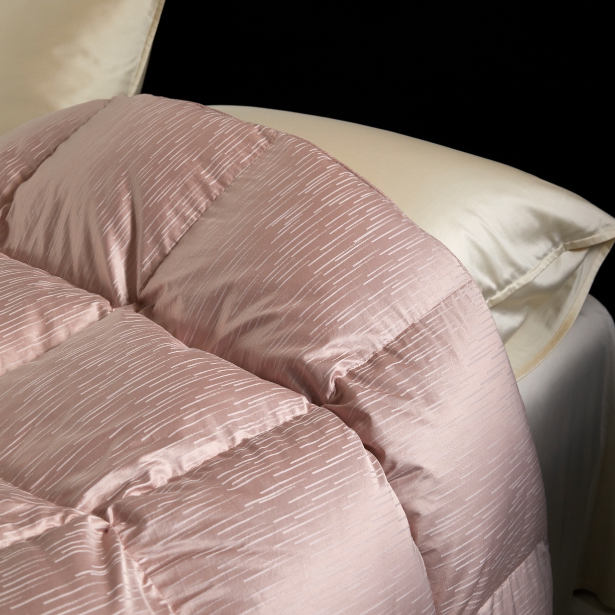 91家纺网 家纺一手货源 找家纺 静若居羽绒被壳 2025新款金丝银线羽绒被婚庆羽绒被羽绒被壳 金银丝豆沙