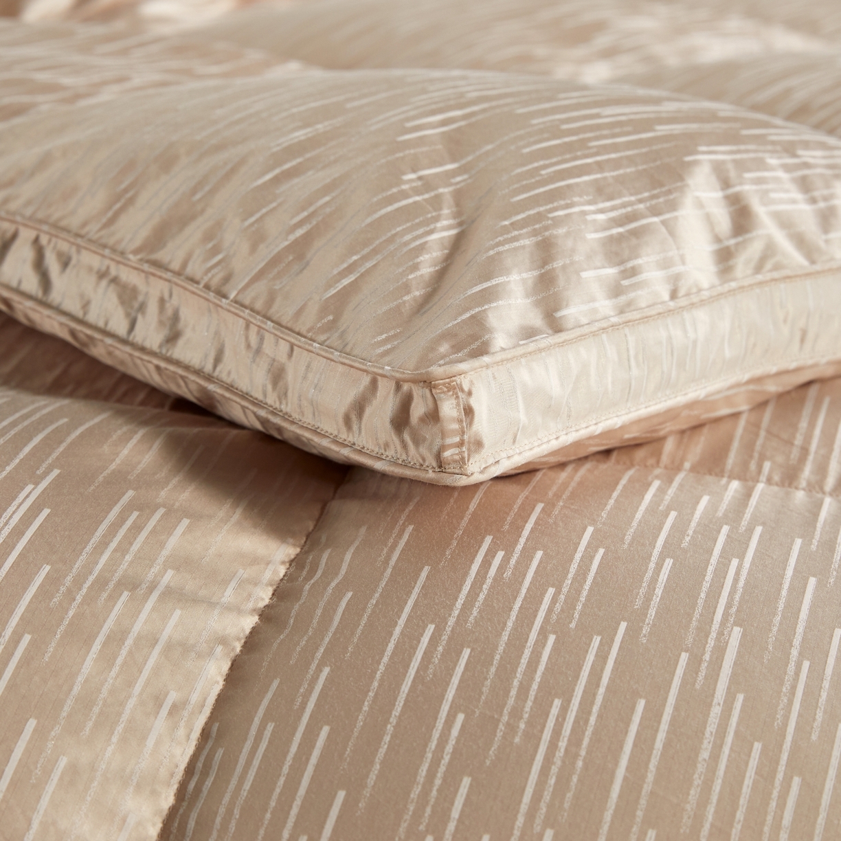 91家纺网 家纺一手货源 找家纺 静若居羽绒被壳 2025新款金丝银线羽绒被婚庆羽绒被羽绒被壳 金银丝金色