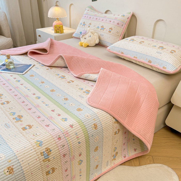 91家纺网 家纺一手货源 找家纺 梵朴 2025新款A类棉加绒一面纯棉一面宝宝婴儿牛奶绒双面可用床盖单品学生床垫炕盖 小狗派对