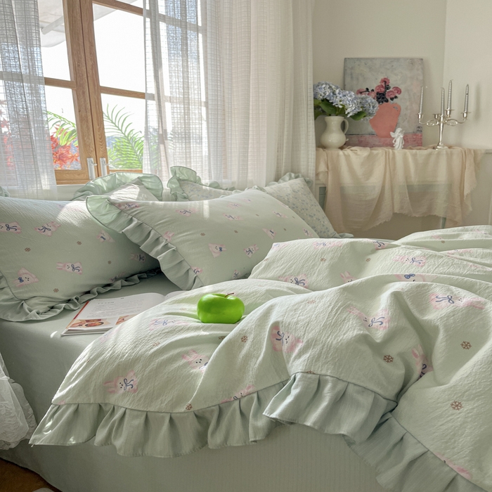 91家纺网 家纺一手货源 找家纺 库里梦家纺 2025网红直播爆款亚麻木棉皱皱纱夹棉床盖 花园兔