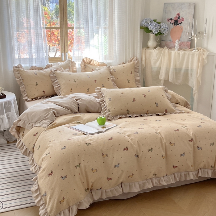 91家纺网 家纺一手货源 找家纺 库里梦家纺 2025网红直播爆款亚麻木棉皱皱纱夹棉床盖 腊肠犬