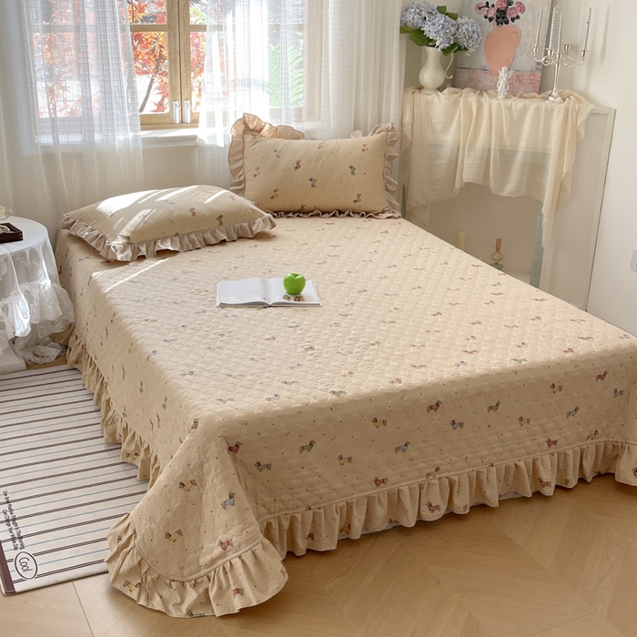 91家纺网 家纺一手货源 找家纺 库里梦家纺 2025网红直播爆款亚麻木棉皱皱纱夹棉床盖 腊肠犬