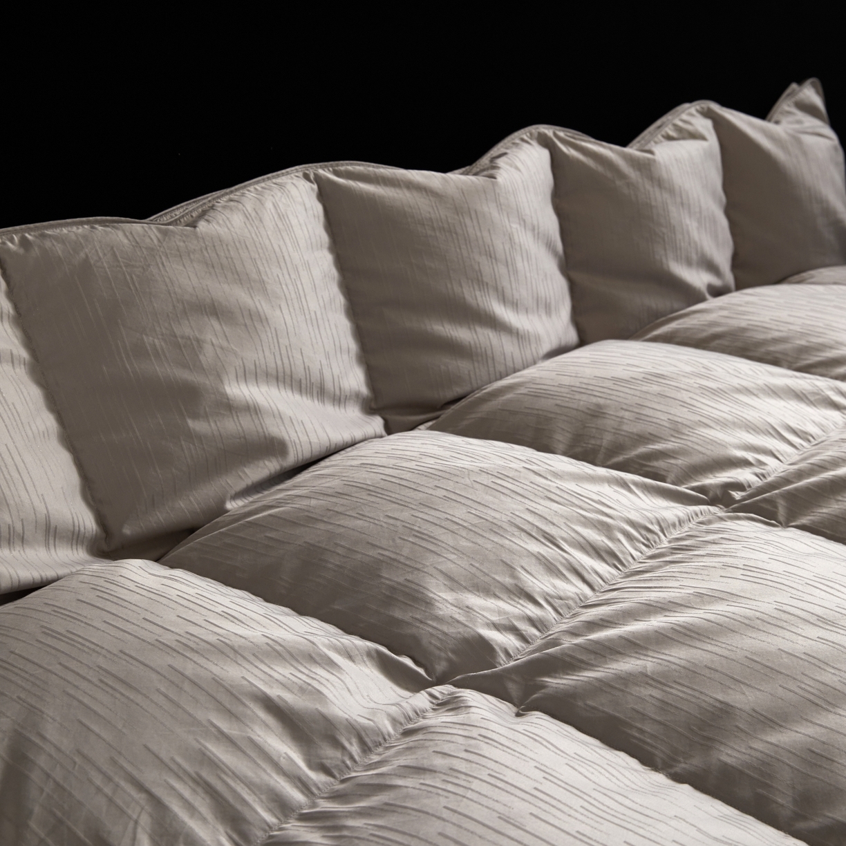 91家纺网 家纺一手货源 找家纺 静若居羽绒被壳 2025新款金丝银线羽绒被婚庆羽绒被羽绒被壳 金银丝灰色