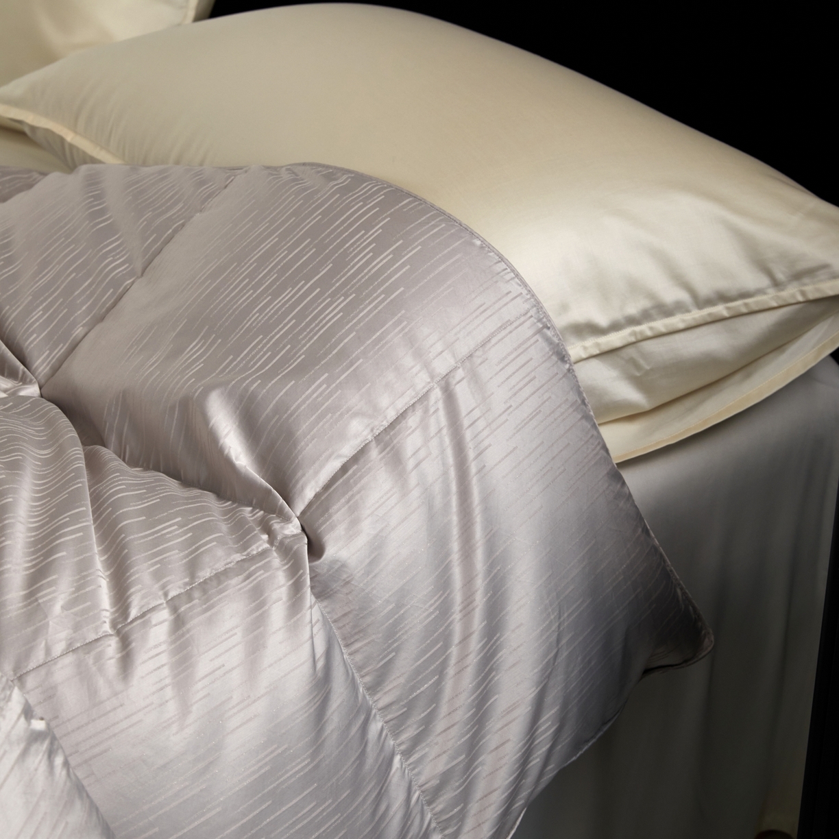 91家纺网 家纺一手货源 找家纺 静若居羽绒被壳 2025新款金丝银线羽绒被婚庆羽绒被羽绒被壳 金银丝灰色