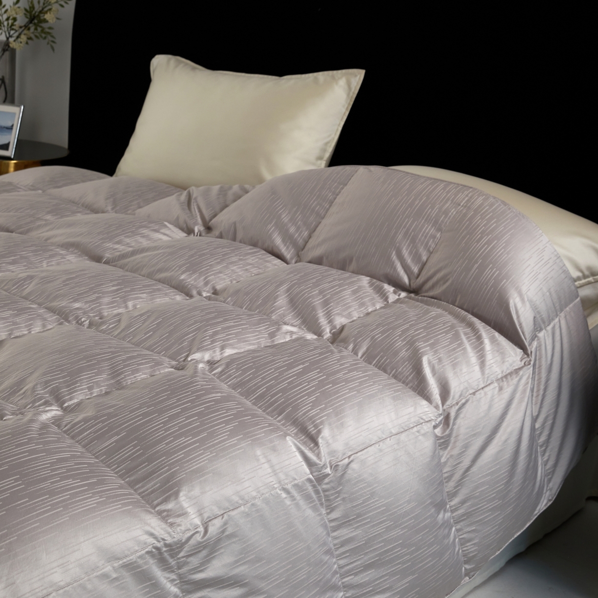 91家纺网 家纺一手货源 找家纺 静若居羽绒被壳 2025新款金丝银线羽绒被婚庆羽绒被羽绒被壳 金银丝灰色