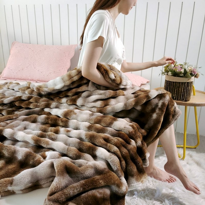 91家纺网 家纺一手货源 找家纺 悦织湾家纺 2025新款仿兔毛绒托斯仿兔毛绒毛毯纯色印花牛奶绒休闲盖毯午睡小毯子 新款大理石纹-咖啡