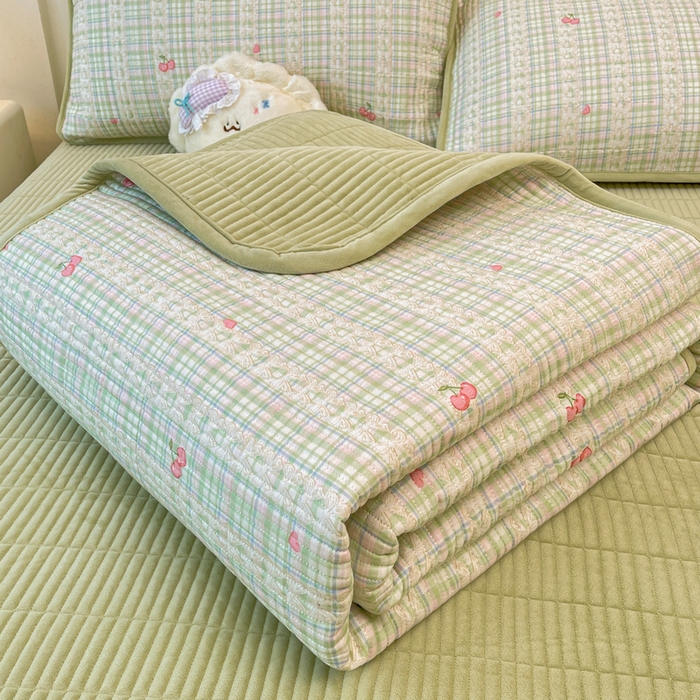 91家纺网 家纺一手货源 找家纺 梵朴 2025新款A类棉加绒一面纯棉一面宝宝婴儿牛奶绒双面可用床盖单品学生床垫炕盖 薄荷糖樱桃