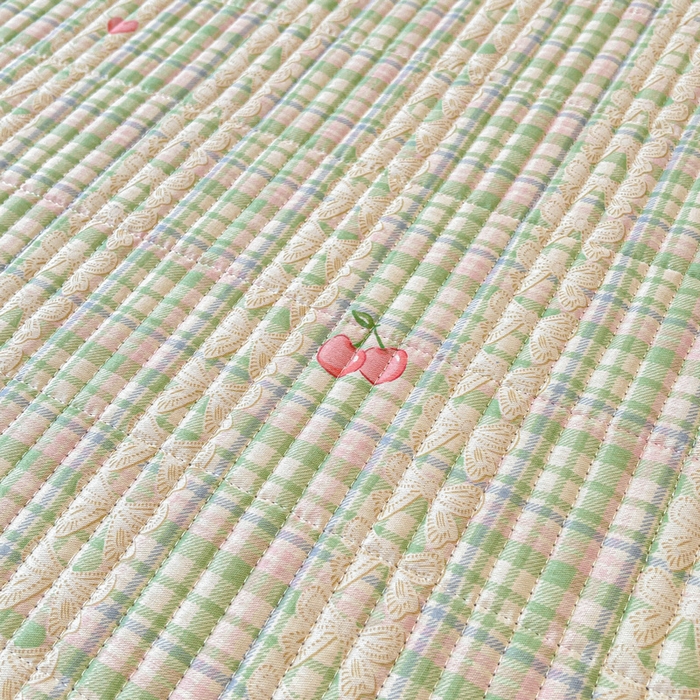 91家纺网 家纺一手货源 找家纺 梵朴 2025新款A类棉加绒一面纯棉一面宝宝婴儿牛奶绒双面可用床盖单品学生床垫炕盖 薄荷糖樱桃