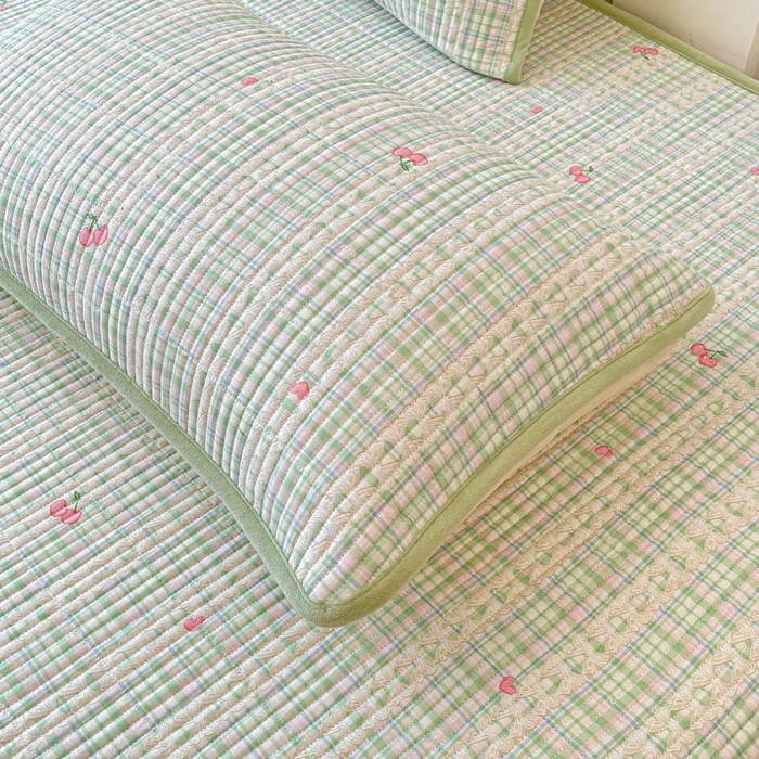 91家纺网 家纺一手货源 找家纺 梵朴 2025新款A类棉加绒一面纯棉一面宝宝婴儿牛奶绒双面可用床盖单品学生床垫炕盖 薄荷糖樱桃