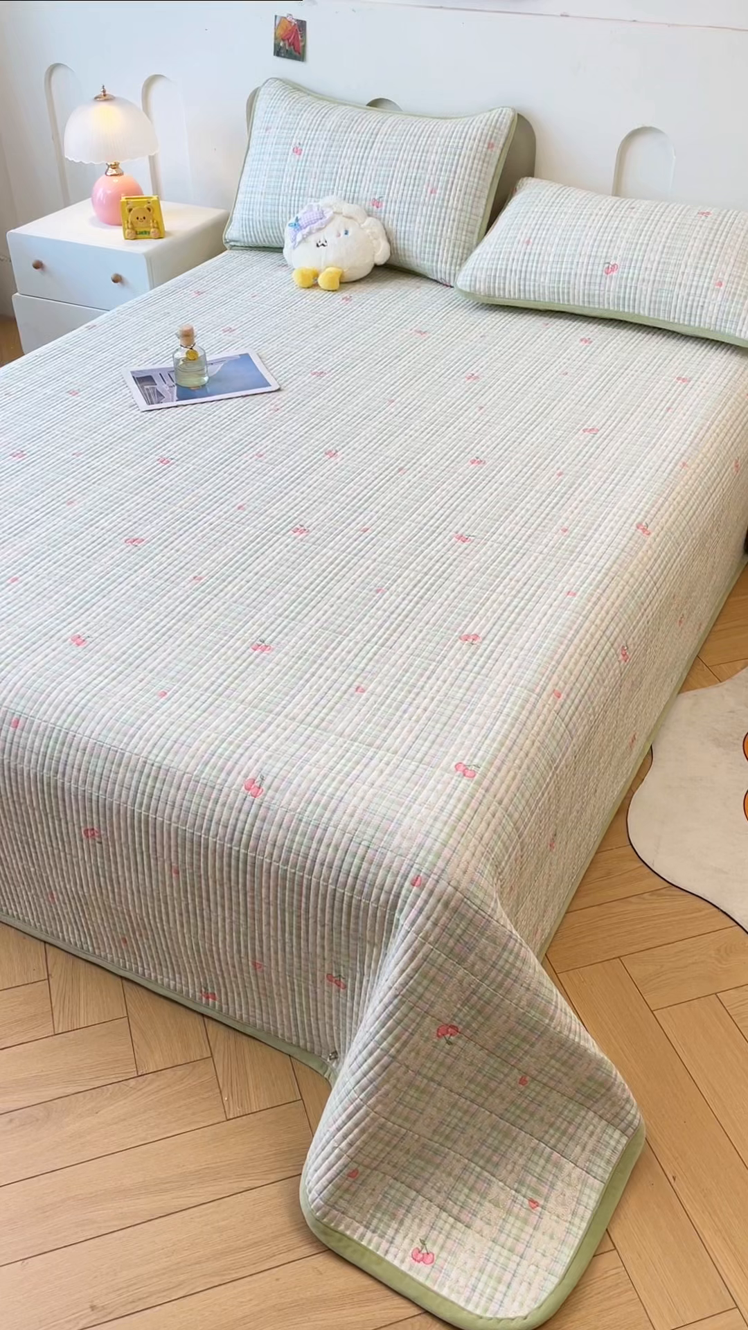 91家纺网 家纺一手货源 找家纺 梵朴 2025新款A类棉加绒一面纯棉一面宝宝婴儿牛奶绒双面可用床盖单品学生床垫炕盖 薄荷糖樱桃
