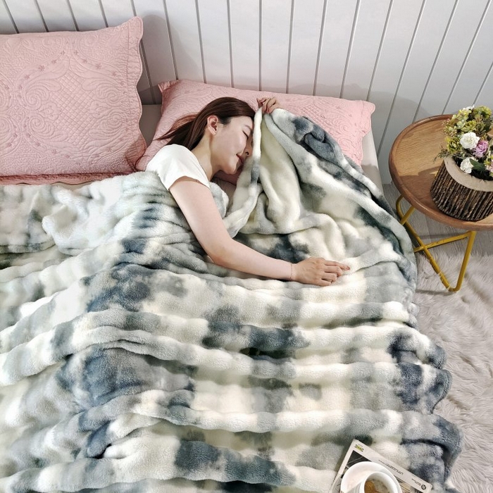 悦织湾家纺 2025新款仿兔毛绒托斯仿兔毛绒毛毯纯色印花牛奶绒休闲盖毯午睡小毯子 新款大理石纹-兰白