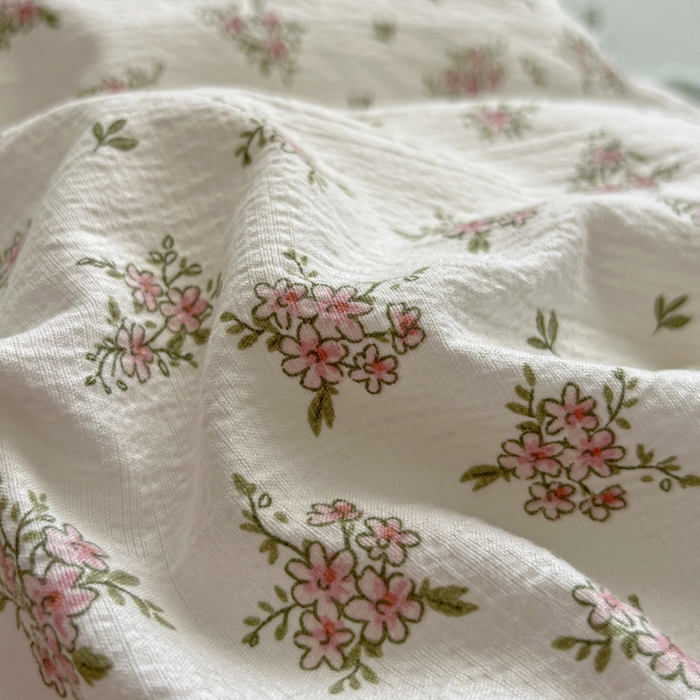 91家纺网 家纺一手货源 找家纺 库里梦家纺 2025网红直播爆款亚麻木棉皱皱纱夹棉床盖 语彩