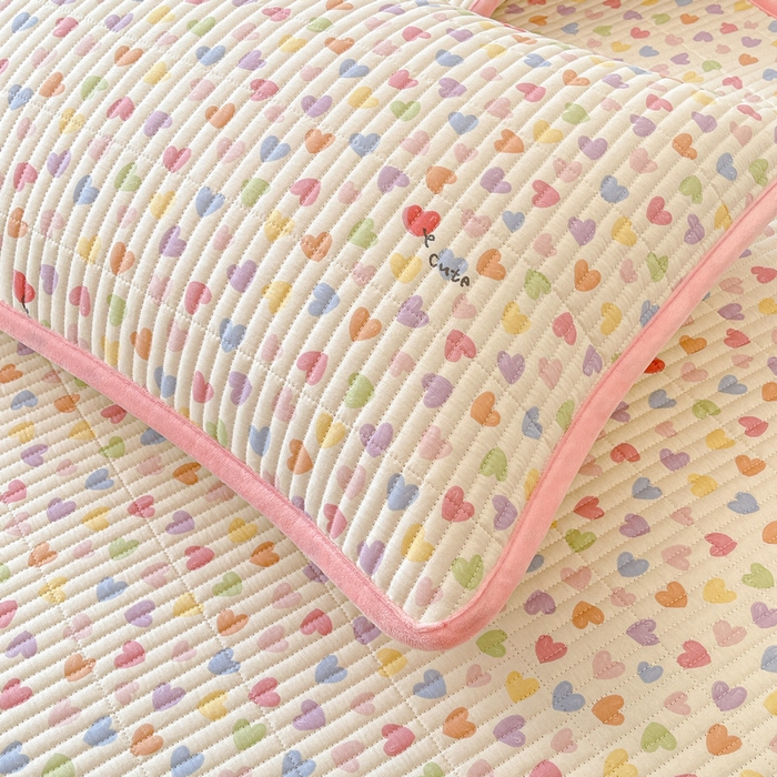 91家纺网 家纺一手货源 找家纺 梵朴 2025新款A类棉加绒一面纯棉一面宝宝婴儿牛奶绒双面可用床盖单品学生床垫炕盖 五彩小爱心