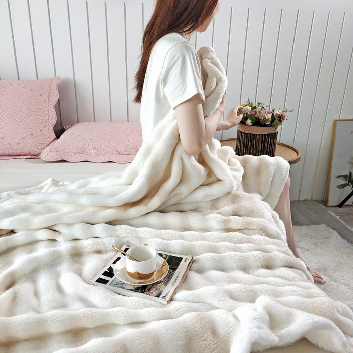 91家纺网 家纺一手货源 找家纺 悦织湾家纺 2025新款仿兔毛绒托斯仿兔毛绒毛毯纯色印花牛奶绒休闲盖毯午睡小毯子 新款大理石纹-米白