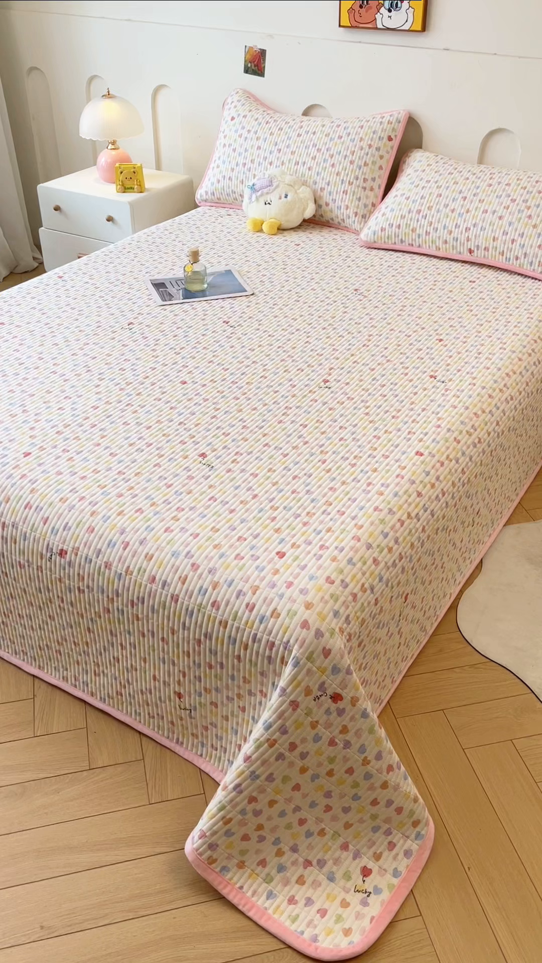 91家纺网 家纺一手货源 找家纺 梵朴 2025新款A类棉加绒一面纯棉一面宝宝婴儿牛奶绒双面可用床盖单品学生床垫炕盖 五彩小爱心