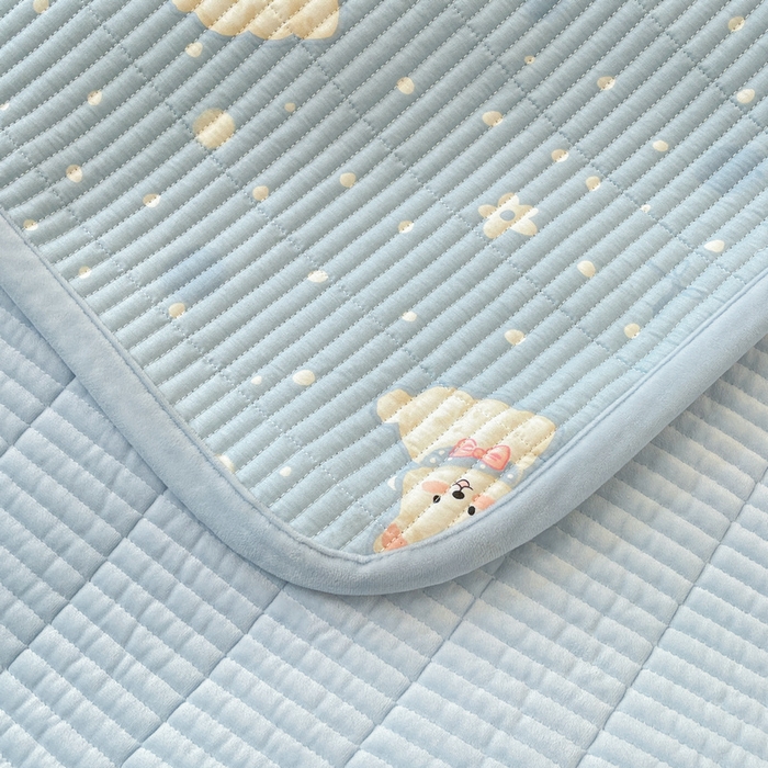 91家纺网 家纺一手货源 找家纺 梵朴 2025新款A类棉加绒一面纯棉一面宝宝婴儿牛奶绒双面可用床盖单品学生床垫炕盖 蓝色泡芙狗