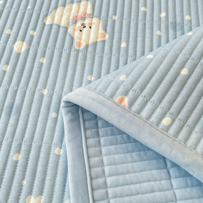 91家纺网 家纺一手货源 找家纺 梵朴 2025新款A类棉加绒一面纯棉一面宝宝婴儿牛奶绒双面可用床盖单品学生床垫炕盖 蓝色泡芙狗