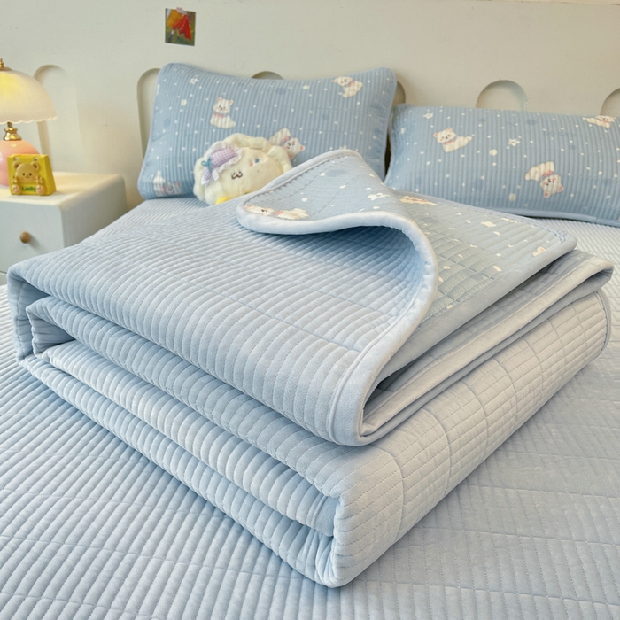 91家纺网 家纺一手货源 找家纺 梵朴 2025新款A类棉加绒一面纯棉一面宝宝婴儿牛奶绒双面可用床盖单品学生床垫炕盖 蓝色泡芙狗