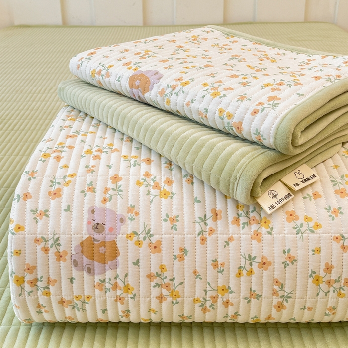 91家纺网 家纺一手货源 找家纺 梵朴 2025新款A类棉加绒一面纯棉一面宝宝婴儿牛奶绒双面可用床盖单品学生床垫炕盖 花园好友熊