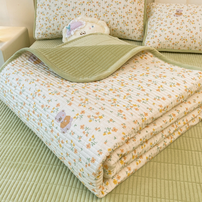 91家纺网 家纺一手货源 找家纺 梵朴 2025新款A类棉加绒一面纯棉一面宝宝婴儿牛奶绒双面可用床盖单品学生床垫炕盖 花园好友熊