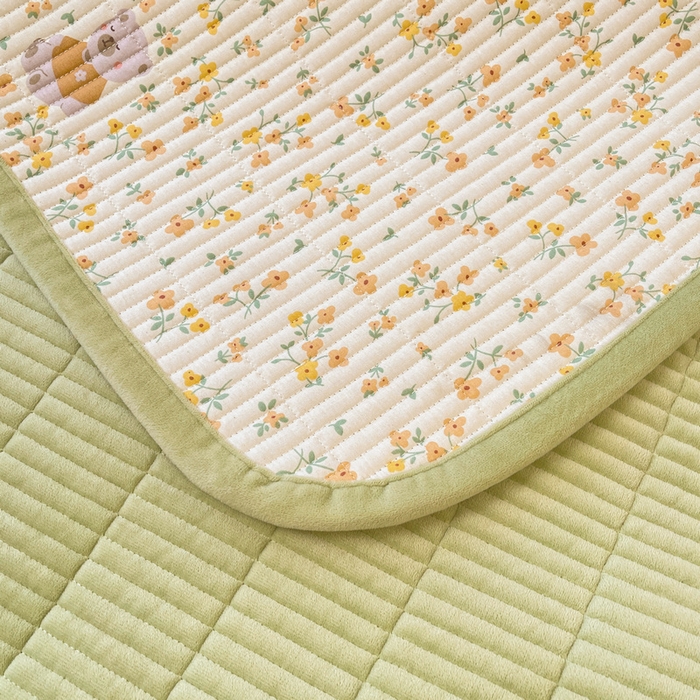 91家纺网 家纺一手货源 找家纺 梵朴 2025新款A类棉加绒一面纯棉一面宝宝婴儿牛奶绒双面可用床盖单品学生床垫炕盖 花园好友熊