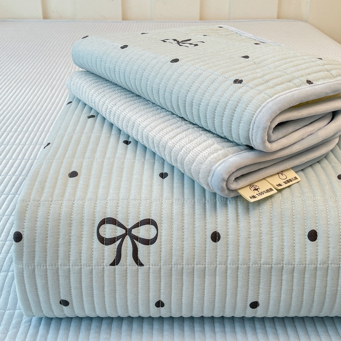 91家纺网 家纺一手货源 找家纺 梵朴 2025新款A类棉加绒一面纯棉一面宝宝婴儿牛奶绒双面可用床盖单品学生床垫炕盖 波点蝴蝶结