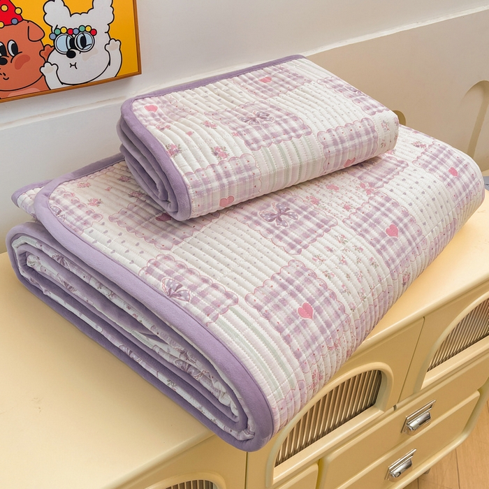 91家纺网 家纺一手货源 找家纺 梵朴 2025新款A类棉加绒一面纯棉一面宝宝婴儿牛奶绒双面可用床盖单品学生床垫炕盖 甜美蝴蝶结紫