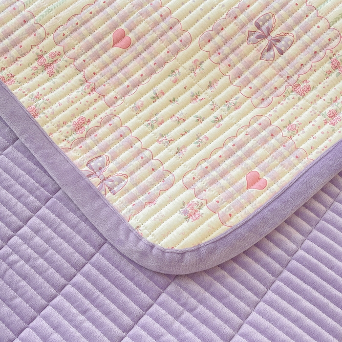 91家纺网 家纺一手货源 找家纺 梵朴 2025新款A类棉加绒一面纯棉一面宝宝婴儿牛奶绒双面可用床盖单品学生床垫炕盖 甜美蝴蝶结紫