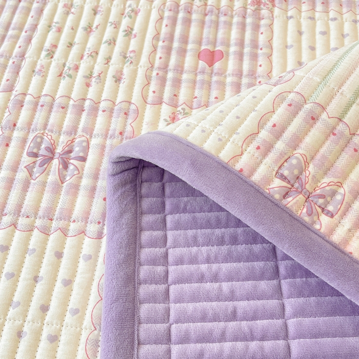 91家纺网 家纺一手货源 找家纺 梵朴 2025新款A类棉加绒一面纯棉一面宝宝婴儿牛奶绒双面可用床盖单品学生床垫炕盖 甜美蝴蝶结紫