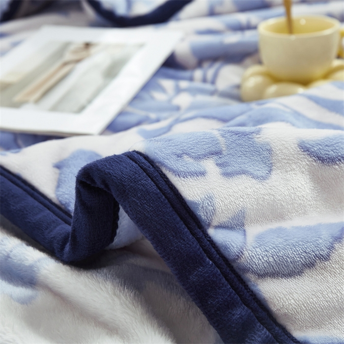 91家纺网 家纺一手货源 找家纺 悦织湾家纺 2025新款仿兔毛绒托斯仿兔毛绒毛毯纯色印花牛奶绒休闲盖毯午睡小毯子 蓝色妖姬
