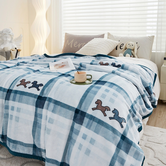 91家纺网 家纺一手货源 找家纺 悦织湾家纺 2025新款仿兔毛绒托斯仿兔毛绒毛毯纯色印花牛奶绒休闲盖毯午睡小毯子 莫兰迪小马