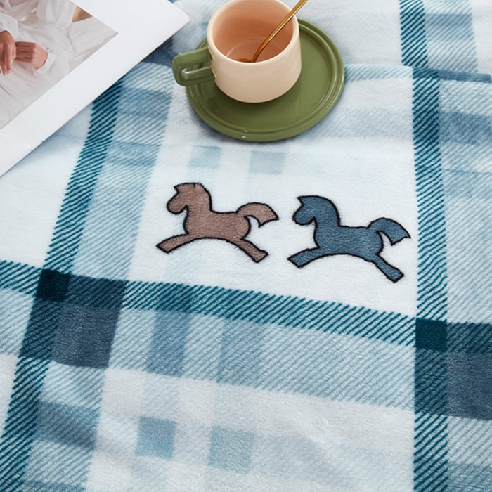 91家纺网 家纺一手货源 找家纺 悦织湾家纺 2025新款仿兔毛绒托斯仿兔毛绒毛毯纯色印花牛奶绒休闲盖毯午睡小毯子 莫兰迪小马