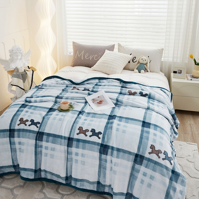 91家纺网 家纺一手货源 找家纺 悦织湾家纺 2025新款仿兔毛绒托斯仿兔毛绒毛毯纯色印花牛奶绒休闲盖毯午睡小毯子 莫兰迪小马