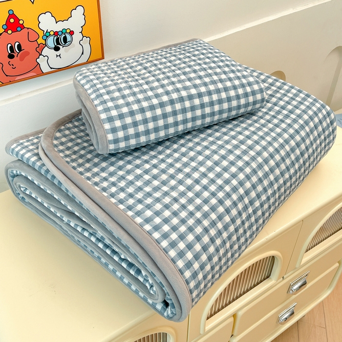 91家纺网 家纺一手货源 找家纺 梵朴 2025新款A类棉加绒一面纯棉一面宝宝婴儿牛奶绒双面可用床盖单品学生床垫炕盖 暖绒蓝小格