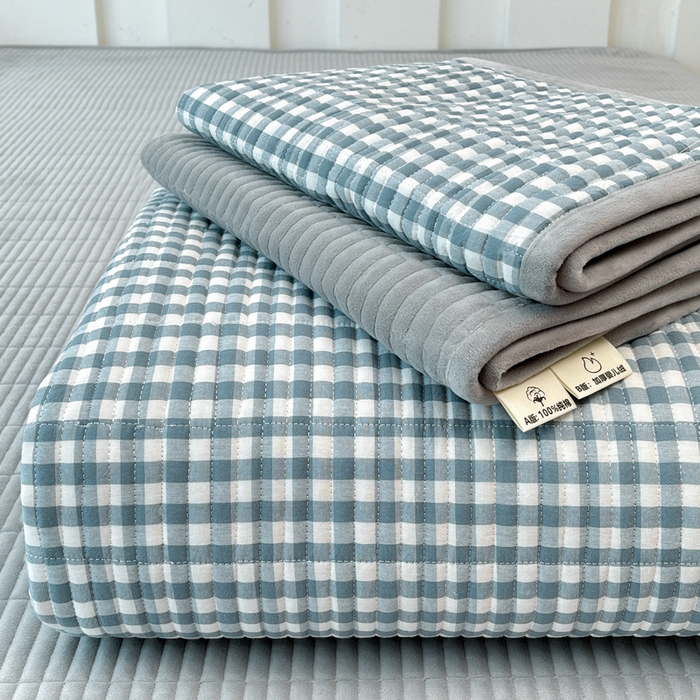 91家纺网 家纺一手货源 找家纺 梵朴 2025新款A类棉加绒一面纯棉一面宝宝婴儿牛奶绒双面可用床盖单品学生床垫炕盖 暖绒蓝小格