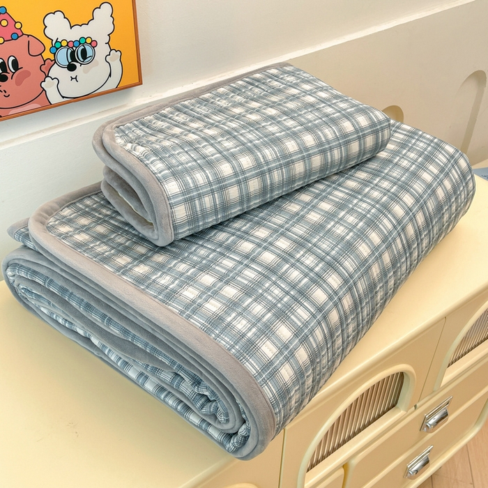 91家纺网 家纺一手货源 找家纺 梵朴 2025新款A类棉加绒一面纯棉一面宝宝婴儿牛奶绒双面可用床盖单品学生床垫炕盖 可可蓝格