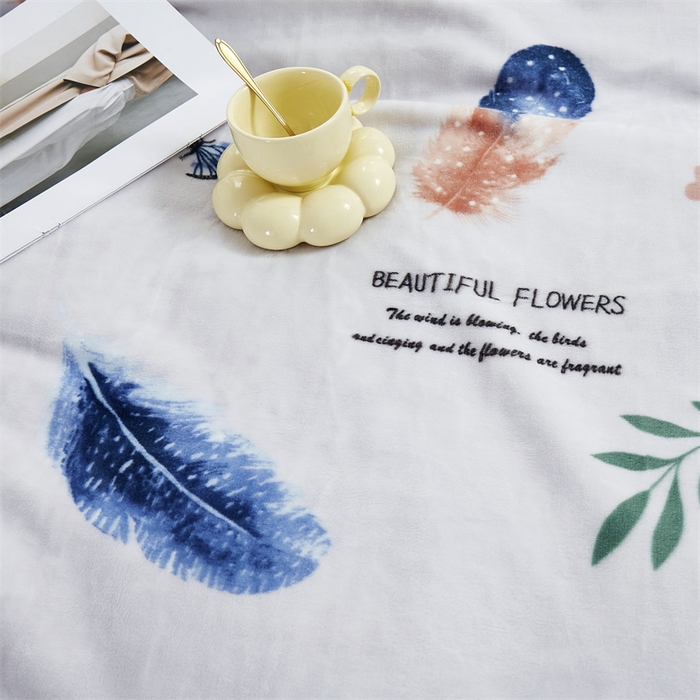 91家纺网 家纺一手货源 找家纺 悦织湾家纺 2025新款仿兔毛绒托斯仿兔毛绒毛毯纯色印花牛奶绒休闲盖毯午睡小毯子 轻舞飞扬白